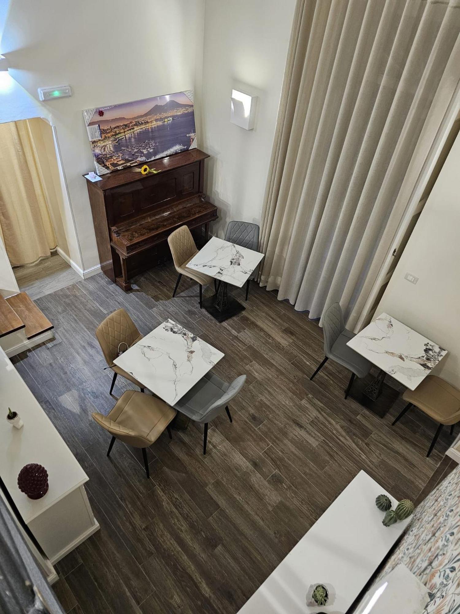 Bed and breakfast Napoli The Charme Extérieur photo